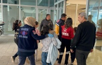 Yedikleri şekerden zehirlenen 15 öğrenci hastaneye kaldırıldı