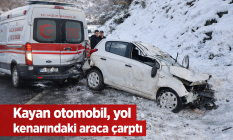 Kayan otomobil, yol kenarındaki araca çarptı