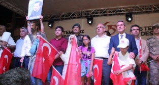 Adıyaman’da halk 7’den 70’e meydanlarda