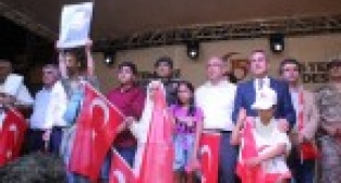 Adıyaman’da halk 7’den 70’e meydanlarda