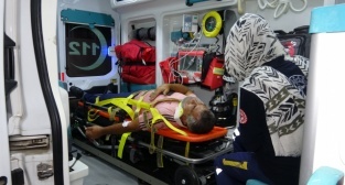 Fabrika işçilerini taşıyan otobüs kontrolden çıktı, ortalık savaş alanına çevirdi