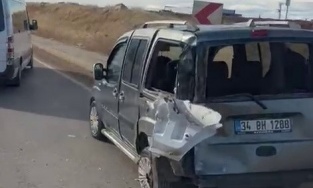 Tır ile hafif ticari araç çarpıştı: 1 yaralı