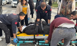 Yayaya çarpmamak için motosikleti devirdi: 1 yaralı