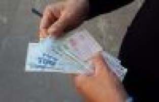 112 görevlisi ATM’de unutulan parayı polise teslim etti