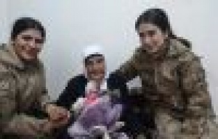 114 Yaşındaki Fatma ninenin kadınlar günü kutlandı