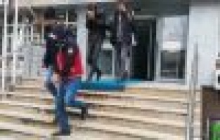 Kandırdıkları kadına fuhuş yaptırdılar iddiası