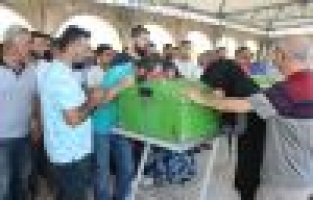 1 Ayda 2 evladını toprağa verdi