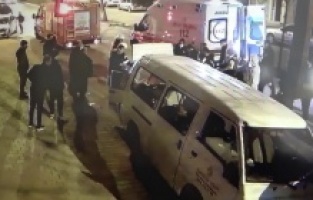 Alkollü sürücü park halindeki araçlara çarptı