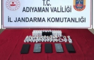 Jandarma kaçak telefon ele geçirdi