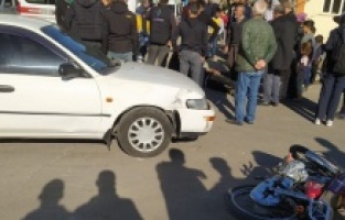 Otomobil ile motosiklet çarpıştı: 2 yaralı