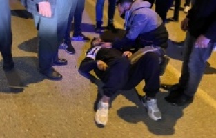 Hafif ticari araç ile motosiklet çarpıştı: 1 yaralı