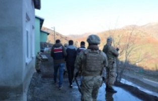 Teröre finansman sağlayan 2 kişi tutuklandı