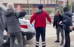 Yolda yürüdüğü esnada sopalı saldırıya uğradı