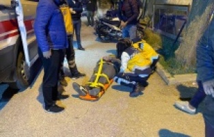 Kontrolden çıkan motosiklet devrildi: 1 yaralı
