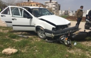 Motosiklet ile otomobil çarpıştı: 1 yaralı
