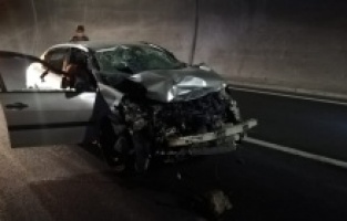 Otomobil kamyona arkadan çarptı: 1 ölü