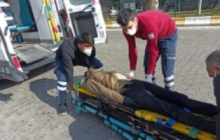 Ticari araç ile motosiklet çarpıştı: 1 yaralı