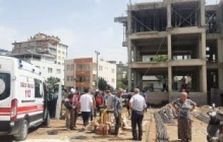 Yüksekten düşen inşaat işçisi ağır yaralandı