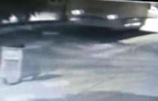 Fabrika işçilerini taşıyan otobüsün devrilme anı kamerada