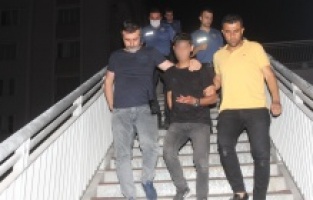 Okul görevlisi üst geçitte canına kıymak istedi