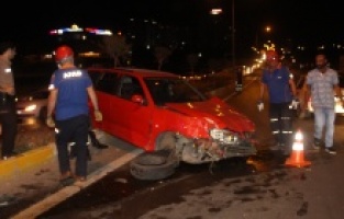 Düğünden dönen aile kaza yaptı: 4 yaralı