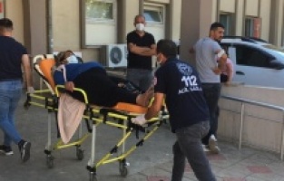 Kamyonet ile hafif ticari araç çarpıştı: 16 yaralı