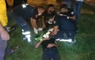 Parkta oturan Suriyeli gence taşlı saldırı: 1 yaralı