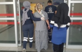 İncir toplarken merdivenden düşen kadın yaralandı