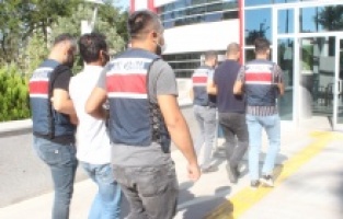 Teröristlere erzak taşıdığı iddia edilen 2 şahıs gözaltına alındı