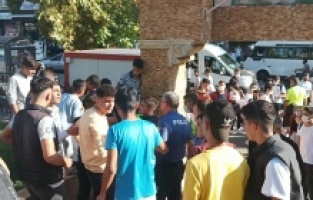 Lise öğrencileri arasında sopalı kavga: 1 yaralı