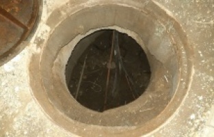 Kablo hırsızları rögarda yakalandı