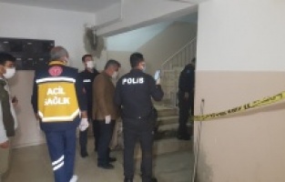 Zabıta memuru merdiven boşluğunda ölü bulundu