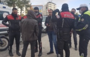 Binanın tepesine çıkarak intihar teşebbüsünde bulundu