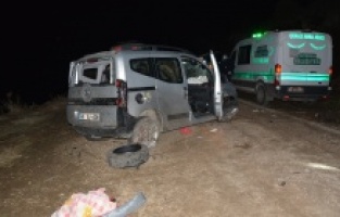 Hafif ticari araç uçuruma düştü: 1’i bebek 2 ölü, 6 yaralı