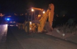 Otomobil ile iş makinası çarpıştı: 1 ölü