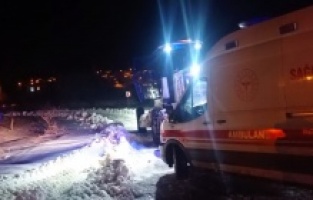 Evlerinde mahsur kalan hastaları ekipler kurtarıyor