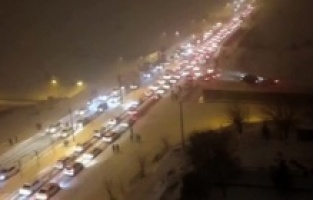 Karlı yollarda vatandaşlar mağdur oldu