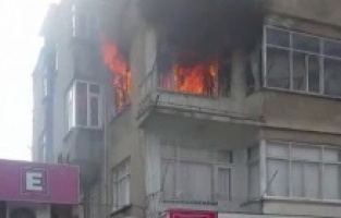 4 Katlı binadan yükselen alevler korkuttu