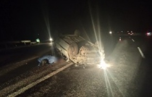 Bariyerlere çarpan otomobil takla attı: 1 ölü, 5 yaralı