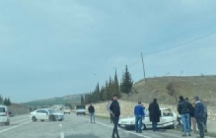 İki otomobil çarpıştı: 1 yaralı