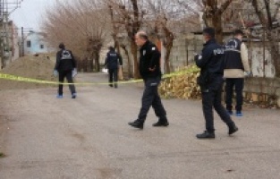 Boşanmak isteyen karısına kanlı pusu