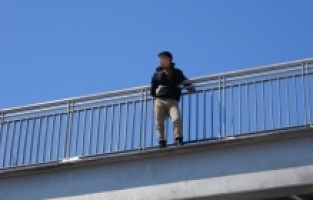 İntihar teşebbüsünde bulunan şahsı hastaneye götürmek isteyen ambulans kaza yaptı