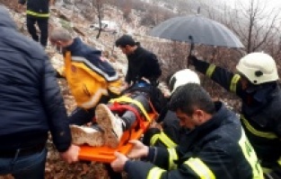 Öğrenci servisi şarampole devrildi: 10 yaralı