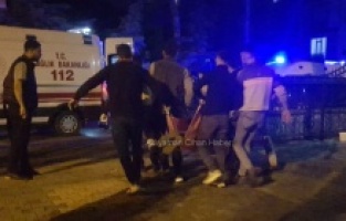 Parkta sohbet eden 2 arkadaşa silahlı saldırı