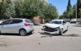 İki otomobil çarpıştı: 4 yaralı