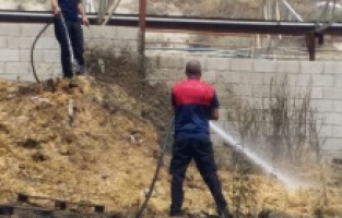 Bahçe ve ekinler cayır cayır yandı