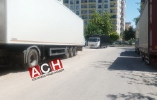 Eşlerini aldatırken uygunsuz halde polise yakalandılar