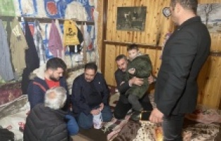Kulübede yaşayan dede ve toruna devlet sahip çıktı