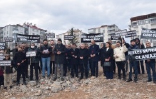 Besni’de depremzedeler müteahhite tepki gösterdi