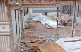 Kendini iple asarak canına kıymak istedi